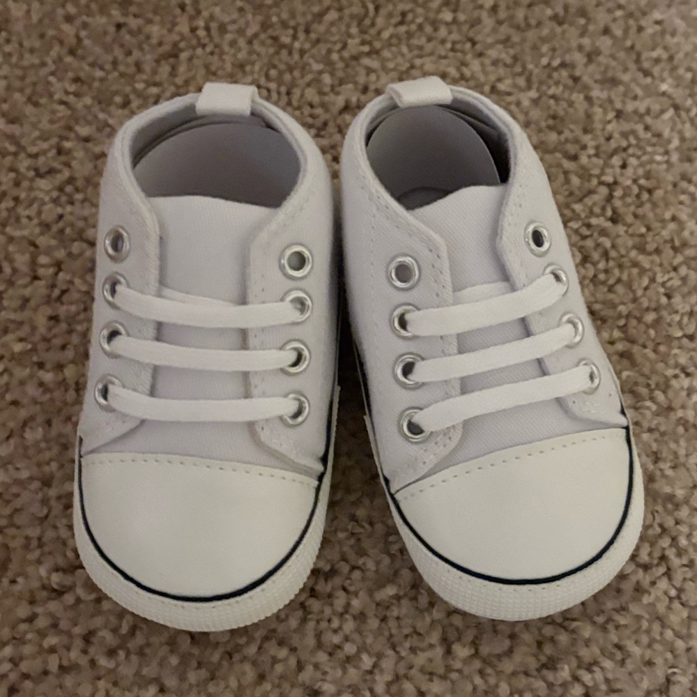 INFANT White Low-Top Canvas Sneakers with Rubber Soles